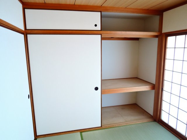 高槻市八幡町の賃貸マンションの収納