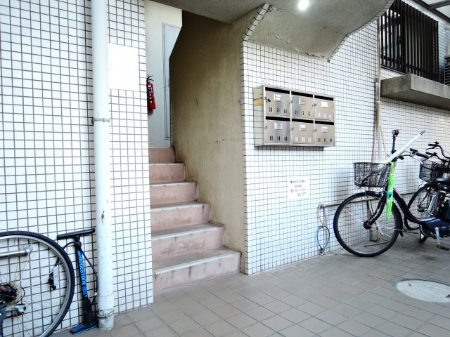 高槻市八幡町の賃貸マンションのロビー