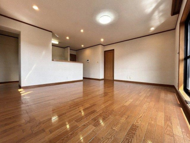 知多市新知東町１丁目　中古戸建の居間・リビング