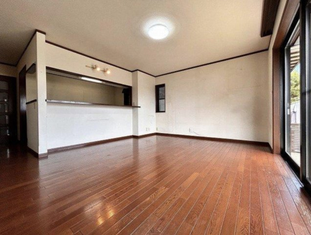 知多市新知東町１丁目　中古戸建の居間・リビング