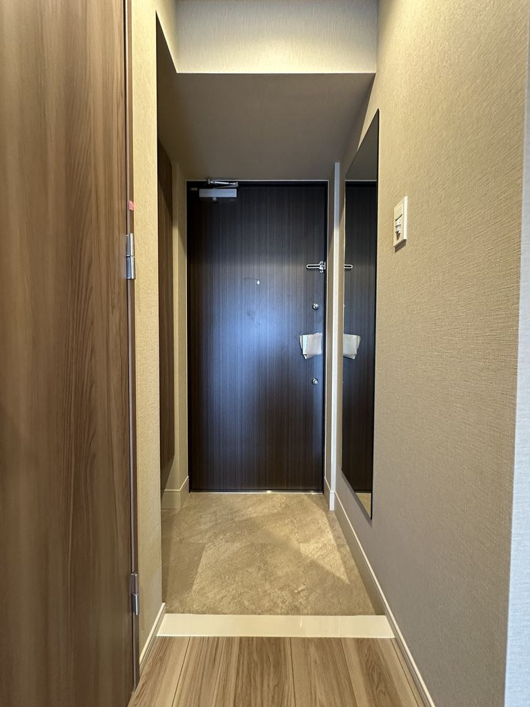 コンシェリア東京 ＜ＨＩＧＡＳＨＩＪＵＪＯ ＲＥＳＩＤＥＮＣＥ＞の玄関|落ち着いた玄関です