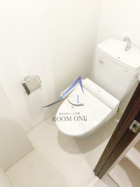ＡＲＴＥＳＳＩＭＯ　ＳＩＲＩＵＳのトイレ|トイレです。