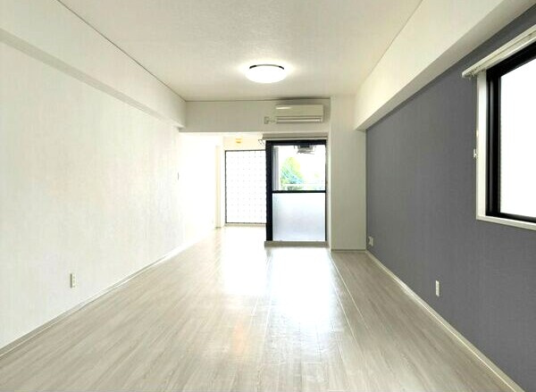 ＴＨＥ ＲＥＳＩＤＥＮＣＥ ＫＡＮＡＹＡＭＡ ＳＯＵＴＨの居間・リビング