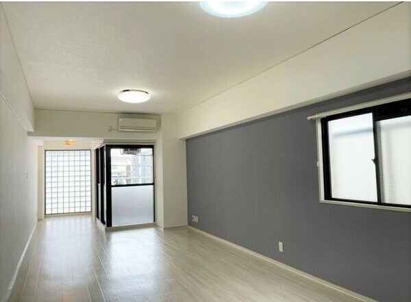 ＴＨＥ ＲＥＳＩＤＥＮＣＥ ＫＡＮＡＹＡＭＡ ＳＯＵＴＨの居間・リビング