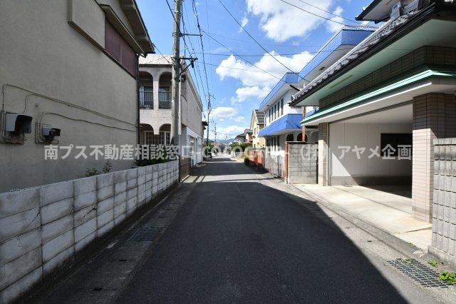 甲府市伊勢３丁目の売地の前面道路含む現地写真