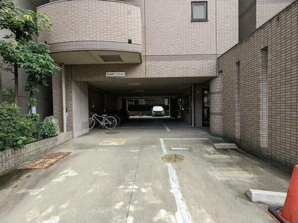 万宝マンションの駐車場