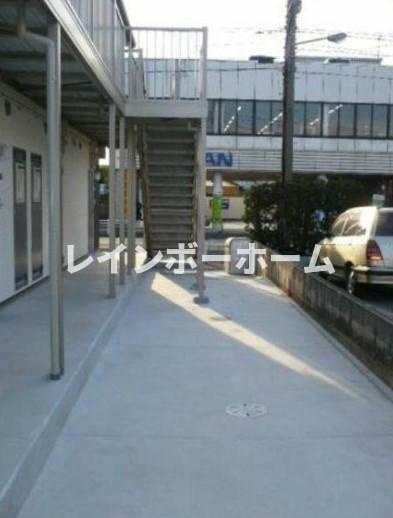 松戸市南花島１丁目のアパートのエントランス|建物の内部です