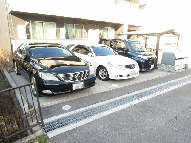 CASACALMAの駐車場