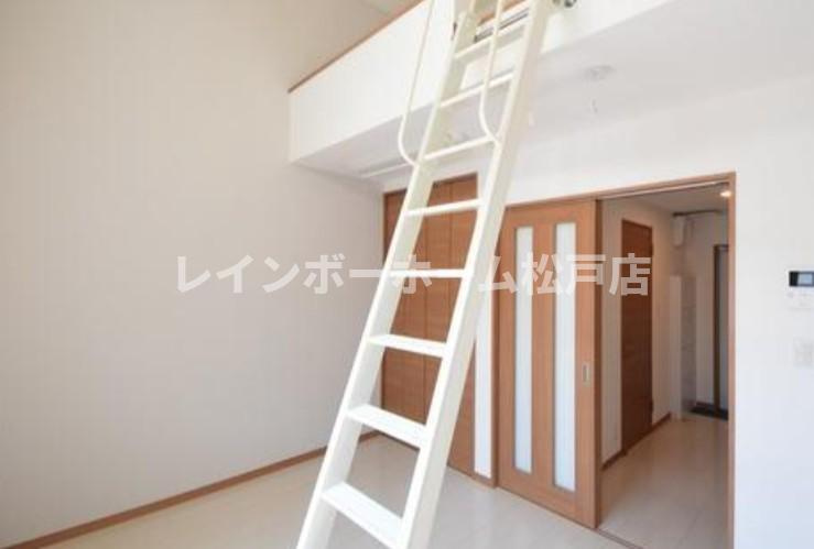 ベイシティ松戸小山Ⅰ【仲介手数料：50％OFF】対象物件！の内装|明るい色調の室内です
