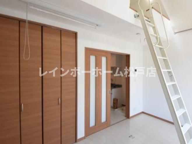ベイシティ松戸小山Ⅰ【仲介手数料：50％OFF】対象物件！の居間・リビング|ゆったりとした居間です
