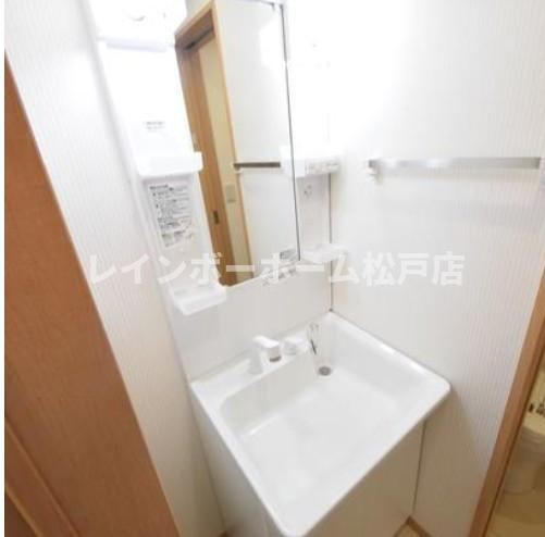 ベイシティ松戸小山Ⅰ【仲介手数料：50％OFF】対象物件！の洗面所|忙しい朝には欠かせない洗面所です