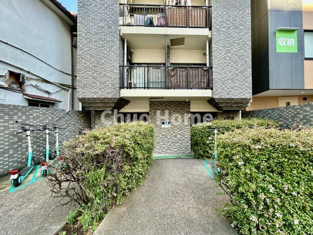 メインステージ入谷のエントランス|【エントランス】マンションのエントランスは、その物件の印象を決める、顔とも言える場所です。毎日通る場所ですからきれいなのが一番です。