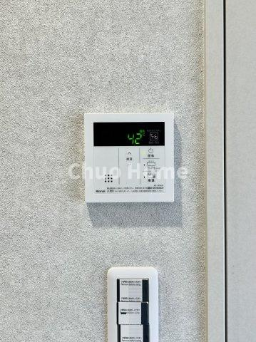 メインステージ入谷の発電・温水設備|【給湯リモコン】外での一日を忘れさせてくれるオートバス機能でお好みの湯量・温度に調整された浴槽。