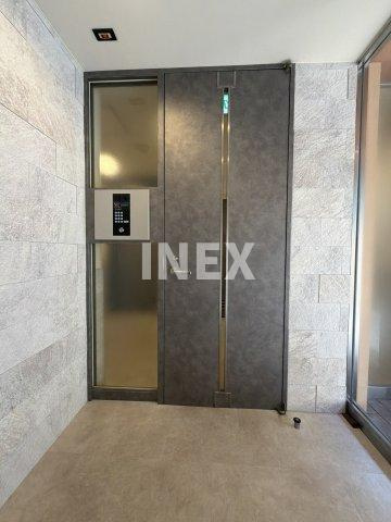 横浜市磯子区森１丁目の賃貸マンションのエントランス