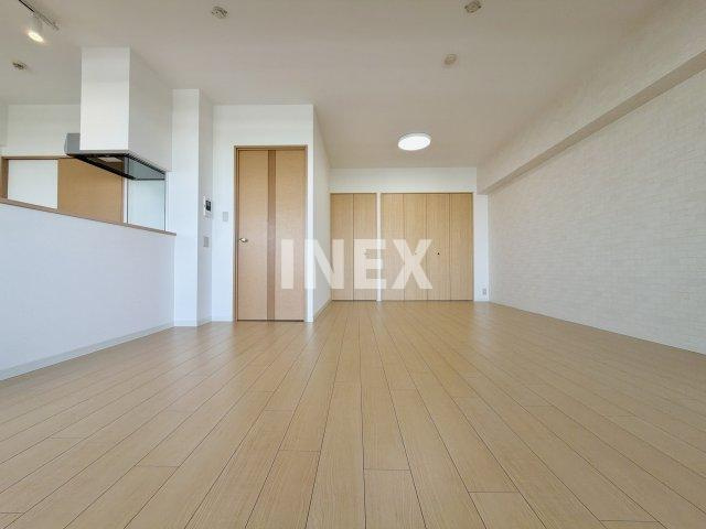 横浜市磯子区森１丁目の賃貸マンションの居間・リビング