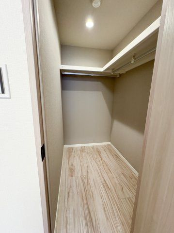 フラッツ北千住の収納|フラッツ北千住：ウォークインクローゼット画像です！