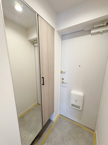 フラッツ北千住の玄関|フラッツ北千住：玄関にはシューズボックスがあり靴もスッキリ収納可能です！