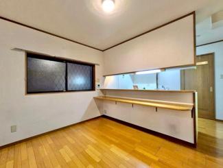 【居間・リビング】 | 西淀川区花川１丁目中古戸建車庫付き | １階LDSKは約8.7帖です♪いつでもご見学できます！お気軽にネクストホープ不動産までお問い合わせを！！