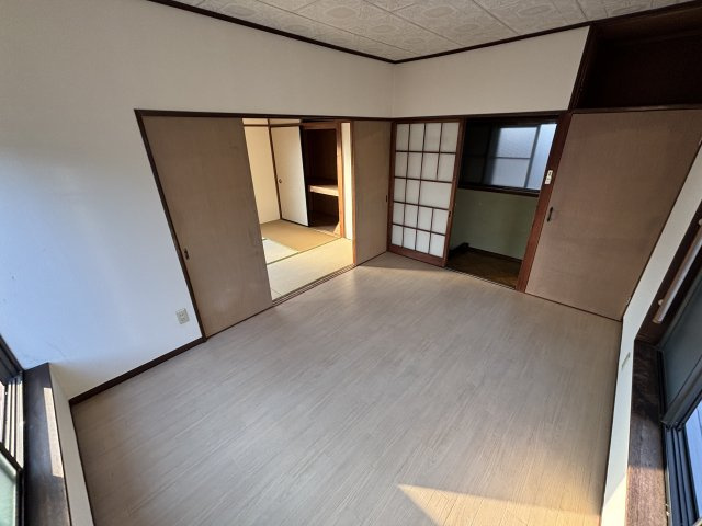 逆井３丁目貸家の居間・リビング