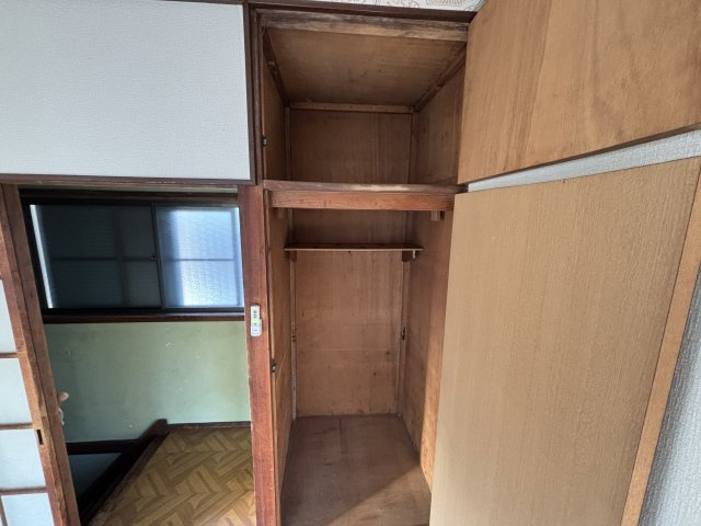 逆井３丁目貸家の収納