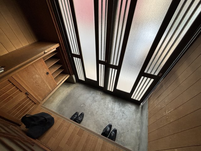 逆井３丁目貸家の玄関