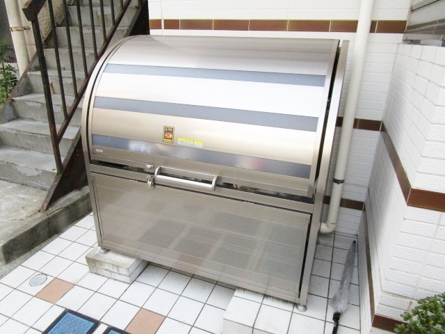 ロイヤルシティ西日暮里のその他共用部分|敷地内ごみ置き場。