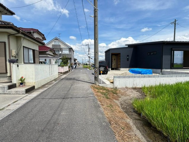 新築戸建　大垣市島里　全６区画分譲の前面道路含む現地写真|「現地（2026年8月18日）撮影」　
■前面道路　
■ヤマダ不動産　株式会社リライフ
