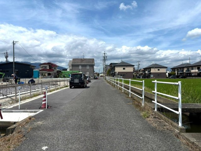新築戸建　大垣市島里　全６区画分譲の前面道路含む現地写真|「現地（2026年8月18日）撮影」　
■前面道路　
■ヤマダ不動産　株式会社リライフ