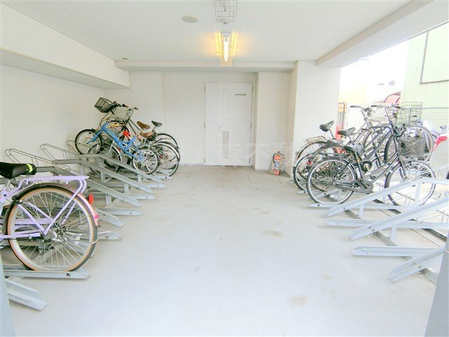 TLRレジデンス大鳥居のその他共用部分|屋根付きの駐輪場