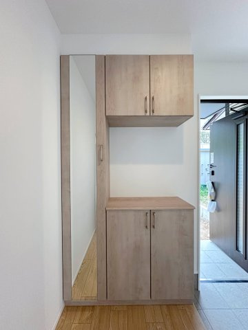 西区高須4丁目 No.2の収納|姿見付きシューズボックス☆
大容量のシューズボックスの為、靴もたくさん収納が可能です♪