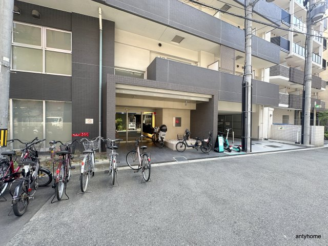 ドゥーエなんば南　仲介手数料無料のエントランス