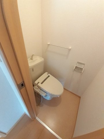エレガンシア・ブローテⅠのトイレ|落ち着いたトイレです