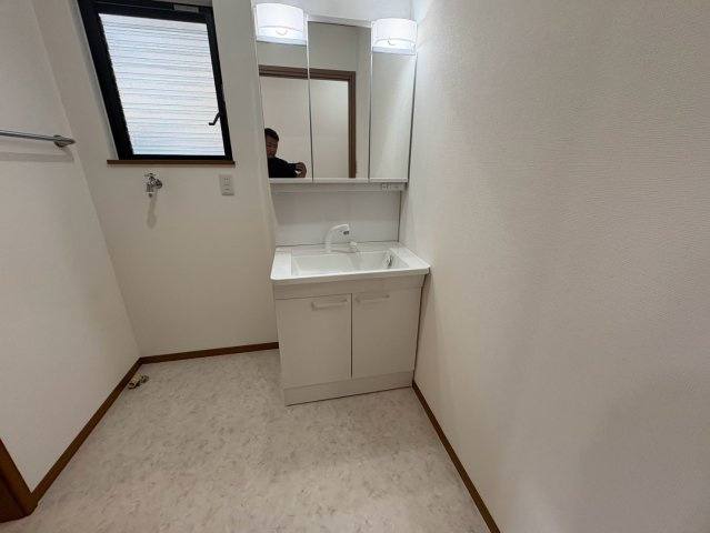 狭山市入間川　中古戸建　西武新宿線『狭山市駅』徒歩9分　【入間川東小学区】の独立洗面台