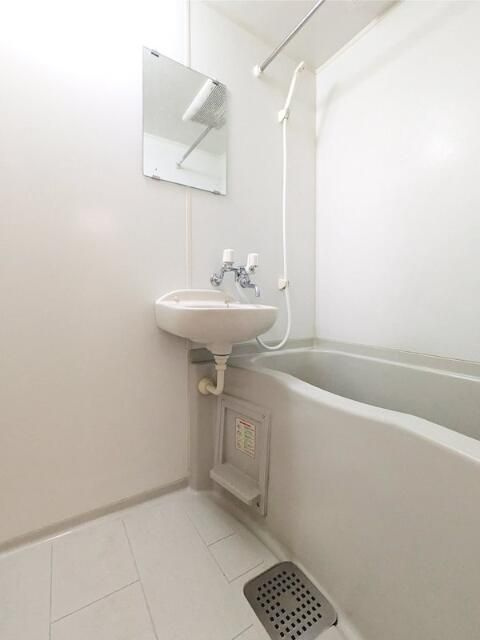 メインシティガーデン　レジデンス吉川の浴室