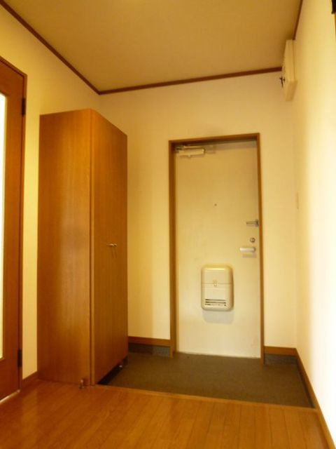岩井川タウンハウスⅡ【10,000円キャッシュバック対象物件】の玄関|ゆったりとした玄関です