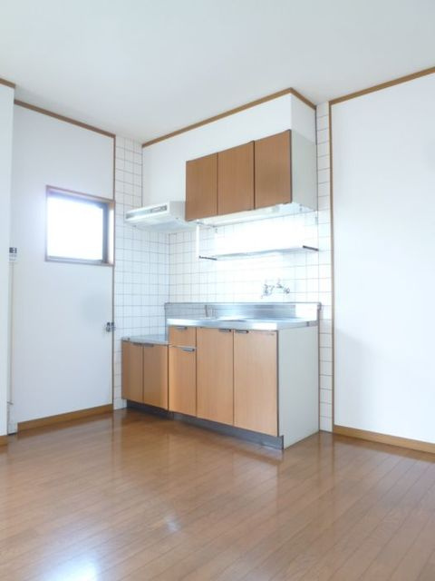 岩井川タウンハウスⅡ【10,000円キャッシュバック対象物件】の居間・リビング|おしゃれなリビングです