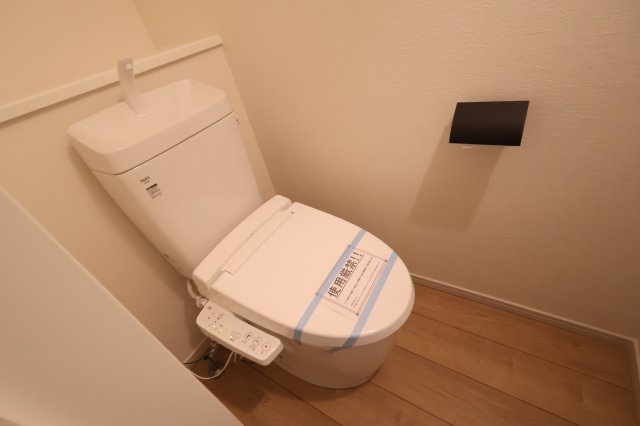 《仲介手数料無料》練馬区谷原６丁目20-33新築一戸建て‎KEIAI Graceのトイレ|1階