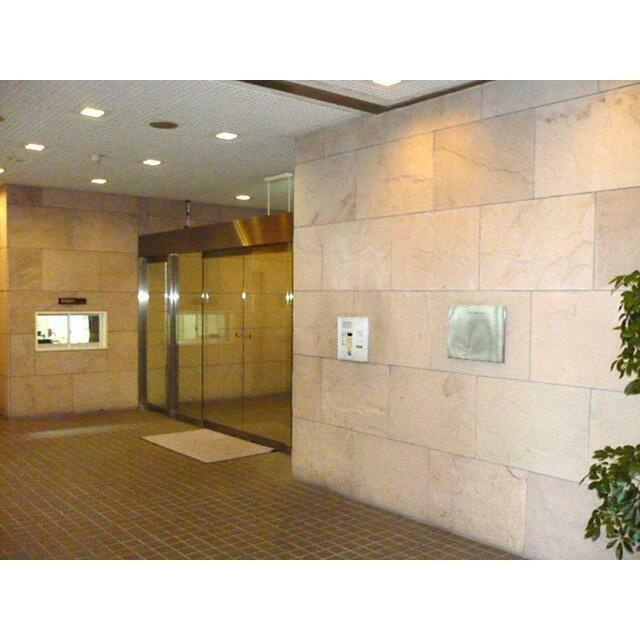 グランドール武戸野のエントランス