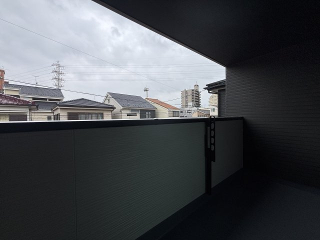 MELDIA守山区西島町015⑤｜名古屋市の戸建ならホームアップのバルコニー|南向きの広いバルコニーなら、家族みんなの洗濯物も一気に乾いて家事時短に