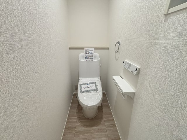 MELDIA守山区西島町015⑤｜名古屋市の戸建ならホームアップのトイレ|2か所にトイレを完備。混み合う朝や来客時も安心の設計！