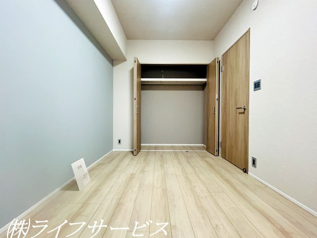 【洋室】 | シティコート下新庄１号棟 | 玄関側洋室5.0帖／ワイドクローゼット有