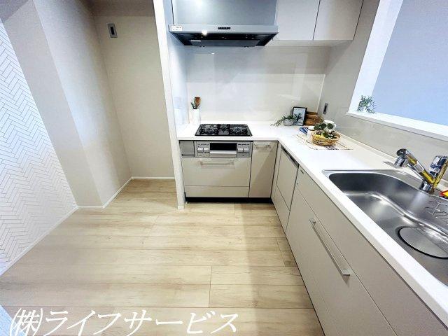 【キッチン】 | シティコート下新庄１号棟 | Ｌ字型システムキッチン／ビルトイン食洗機、浄水器付の機能的なオープンカウンターキッチン！
