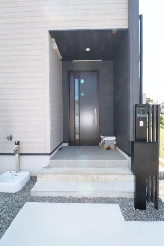 郡山市台新１丁目　　　１号棟　　　開成小学校、郡山第１中学区の玄関