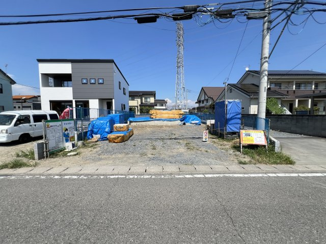 新築　藤岡立石　2区画　の駐車場|　駐車スペースは建物南西側に並列2台分可能です！