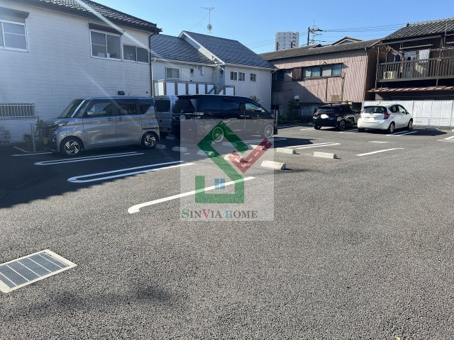ディアーテAの駐車場