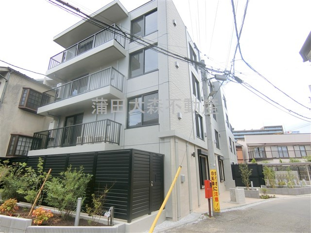 COCOCUBE鵜の木の外観|2025年5月築　RC鉄筋コンクリート造地上4階建て総戸数14戸
東京都大田区鵜の木1丁目　東急多摩川線鵜の木駅徒歩4分、東急池上線久が原駅徒歩7分