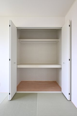 【収納】 | 大泉町寄木戸第18 アーネストワン　全５棟 | 収納も大容量！棚付きで収納上手に◎
