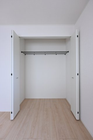 【収納】 | 大泉町寄木戸第18 アーネストワン　全５棟 | 各居室に収納付きでお部屋もスッキリ片付きます♪