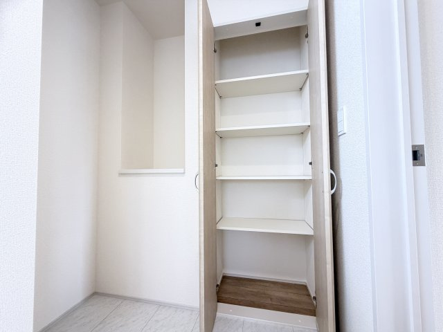 ブルーミングガーデン前橋市女屋町　２号棟（平屋）の収納|【イメージ画像】洗面室に便利な収納付き！