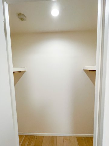ルネ蒲田ガーデンステイツの収納|ルネ蒲田ガーデンステイツ：ウォークインクローゼット画像２